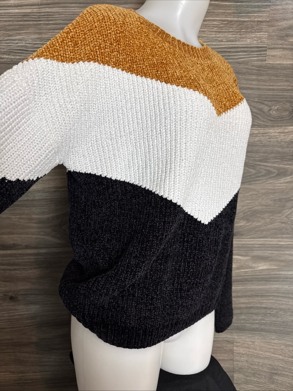 Ripzone Colorblock Chevron Crewneck soft knit Sweater - Mustard, White, Black M - Picture 5 of 11